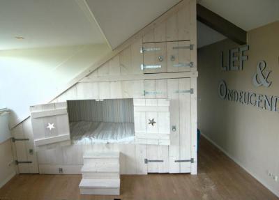 Csillagos Hálófülke - tetőtér ötlet, rusztikus stílusban