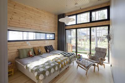 Gyerekháló sok fával - gyerekszoba ötlet