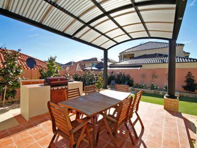 pergola6 - kert / udvar ötlet, modern stílusban