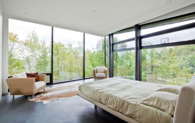 Hálószoba nagy ablakkal - háló ötlet, modern stílusban