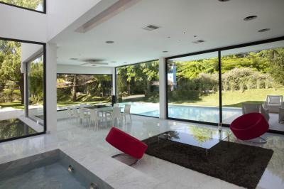 medence a lakásban - belső továbbiak ötlet, modern stílusban