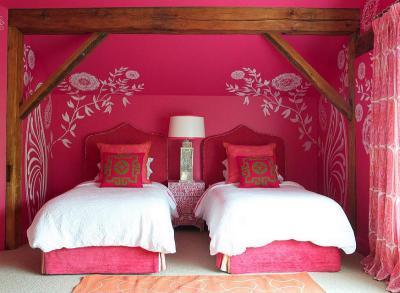 Rózsaszín hálószoba marokkói elemekkel - háló ötlet, klasszikus stílusban
