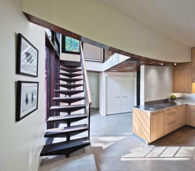 Lépcső a konyhából - belső továbbiak ötlet, modern stílusban