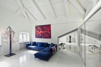 Nagy belmagasság - nappali ötlet, modern stílusban