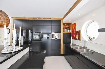 skandináv lakás - konyha / étkező ötlet, modern stílusban