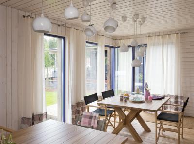 Étkező sok fával és csillárcsoportokkal - konyha / étkező ötlet, modern stílusban