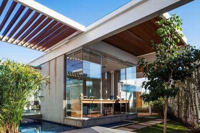 Csúsztatható árnyékoló - erkély / terasz ötlet, modern stílusban