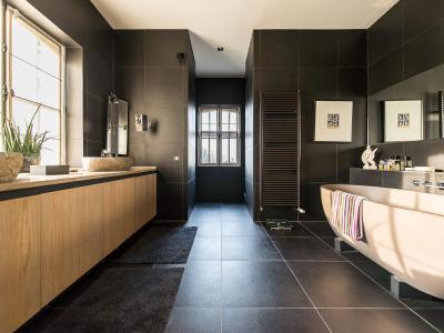 Fekete fürdőszoba - fürdő / WC ötlet, modern stílusban