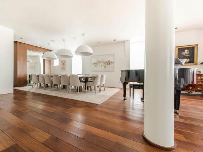 Szép fapadló - nappali ötlet, modern stílusban