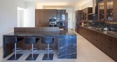 Fekete-barna konyha - konyha / étkező ötlet, modern stílusban