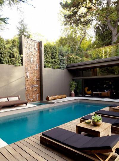 Medence vízeséssel - medence / jakuzzi ötlet, modern stílusban