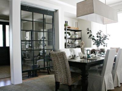 Fekete kazettás térelválasztó - konyha / étkező ötlet, modern stílusban