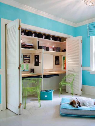 Szekrénybe zárt íróasztal - gyerekszoba ötlet, modern stílusban