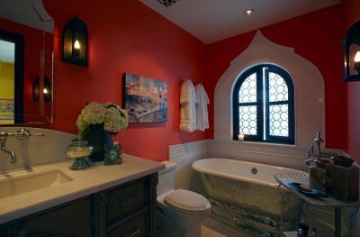 piros fal a fürdőben - fürdő / WC ötlet