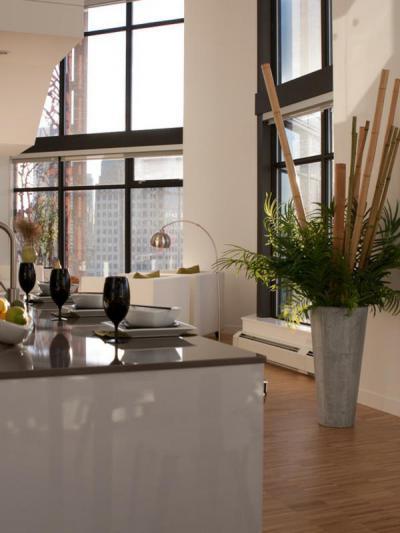 kilátás a városra - nappali ötlet, modern stílusban