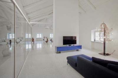 Fehér nappali - nappali ötlet, modern stílusban