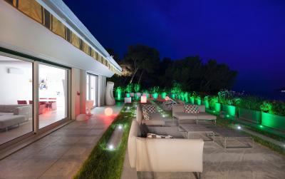 Tágas terasz - erkély / terasz ötlet, modern stílusban