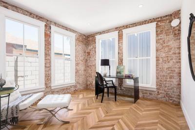 Dolgozó és olvasósarok egy légtérben - dolgozószoba ötlet, modern stílusban