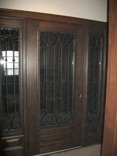 Kovácsoltvas bejárati ajtó - bejárat ötlet, klasszikus stílusban