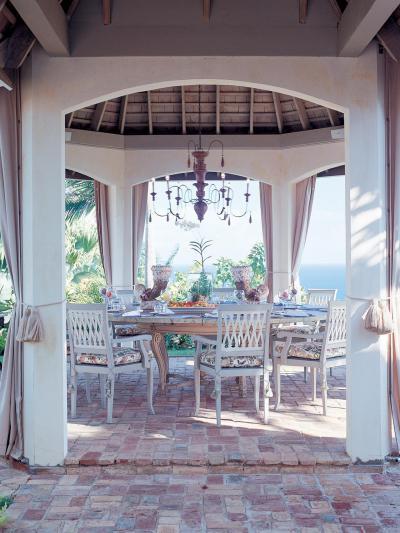 Elegáns kerti étkező - erkély / terasz ötlet, klasszikus stílusban