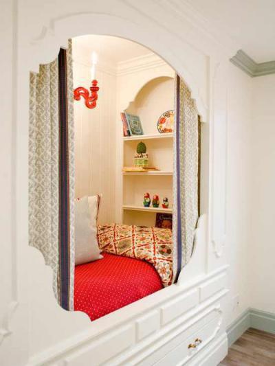 Falba süllyesztett ágy - gyerekszoba ötlet, klasszikus stílusban