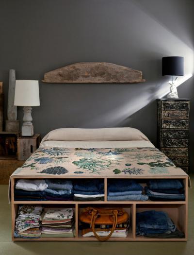 Ágy régi fa ágyfejvéggel - háló ötlet, modern stílusban