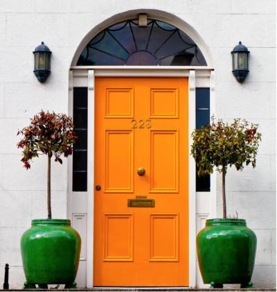 Narancssárga bejárati ajtó - bejárat ötlet, modern stílusban