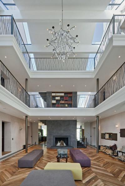 Nyitott födém - nappali ötlet, modern stílusban