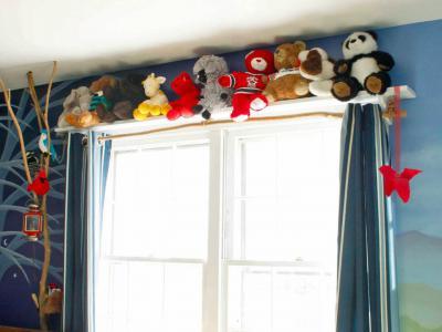 Karnis plüssállatokkal - gyerekszoba ötlet, modern stílusban