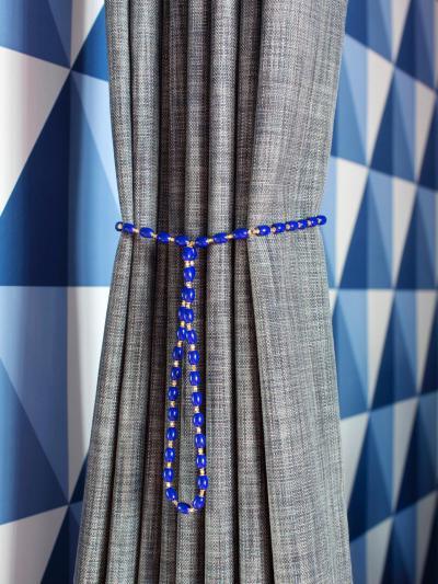 Függönymegkötés nyaklánccal - háló ötlet, modern stílusban