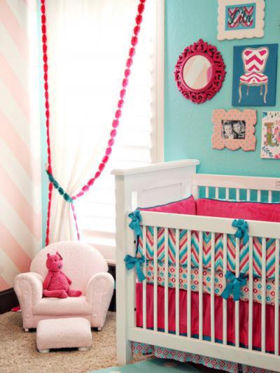 Babaszoba türkiz fallal - gyerekszoba ötlet, modern stílusban