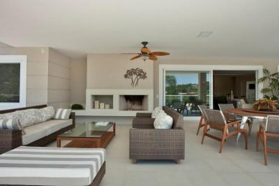 Fedett terasz - erkély / terasz ötlet, modern stílusban