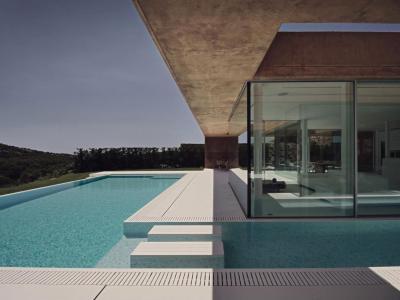 Medence a teraszon - erkély / terasz ötlet, minimál stílusban