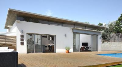 Medence a teraszon - erkély / terasz ötlet, modern stílusban