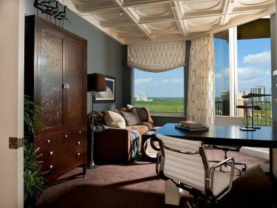 Kazettás mennyezetű dolgozószoba - dolgozószoba ötlet, modern stílusban