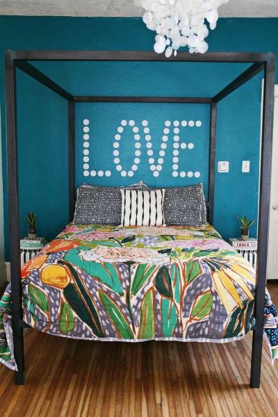 Modern faldekoráció hálószobában - háló ötlet, modern stílusban