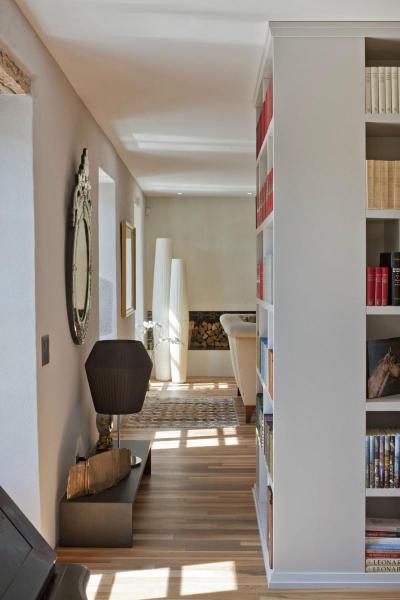 Épített könyvespolc - belső továbbiak ötlet, modern stílusban