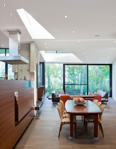 Tágas konyha - konyha / étkező ötlet, modern stílusban