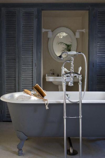 Szürke fürdőszoba - fürdő / WC ötlet, klasszikus stílusban