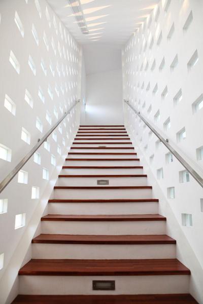 Fények játéka a lépcsőfeljárón - belső továbbiak ötlet, modern stílusban