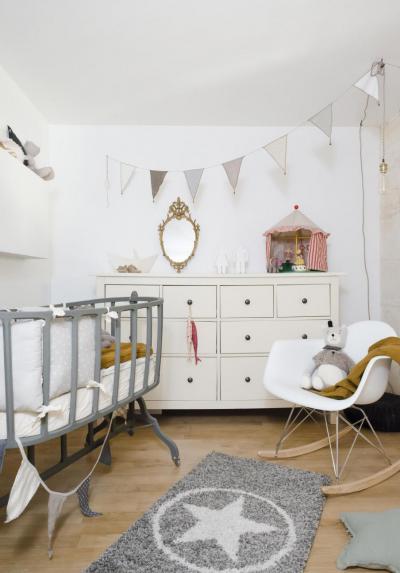 Egyszerű, semleges színű babaszoba - gyerekszoba ötlet, modern stílusban