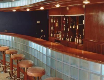 Üvegtéglázott bárpult - konyha / étkező ötlet, klasszikus stílusban