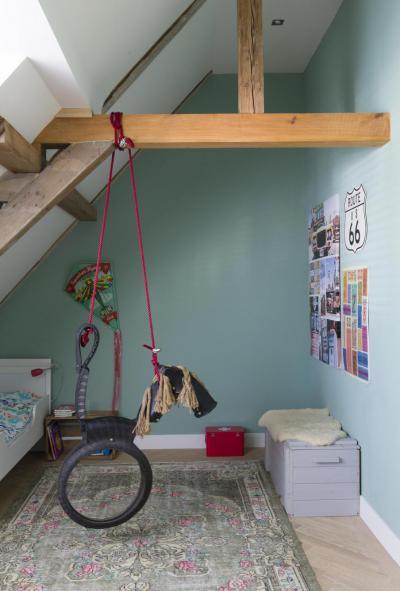 Gumi hintaló - gyerekszoba ötlet, modern stílusban