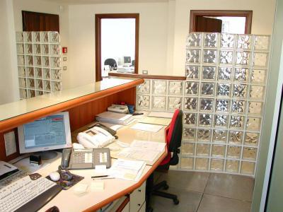 Irodai munkaterület - előszoba ötlet, modern stílusban