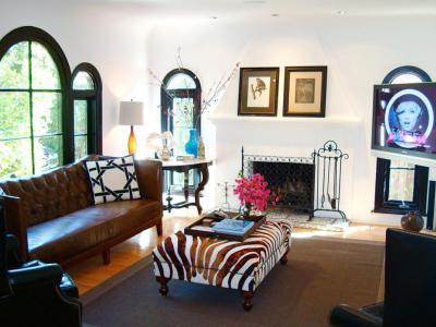 Zebramintás ottomán - nappali ötlet, modern stílusban