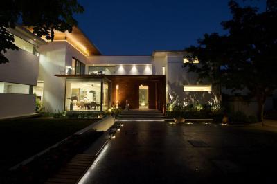 Esti világítás - bejárat ötlet, modern stílusban