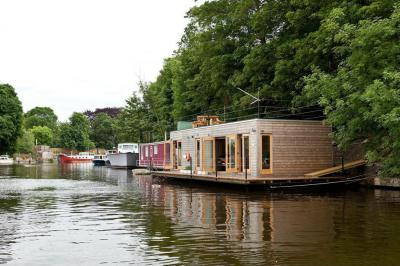 Úszó ház - külső továbbiak ötlet, minimál stílusban