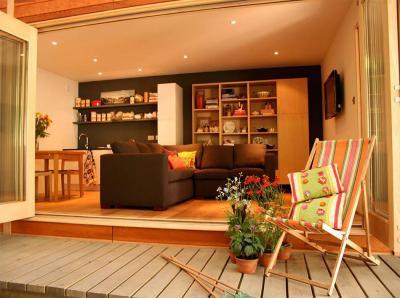 Terasszal egybenyitott nappali - nappali ötlet, modern stílusban