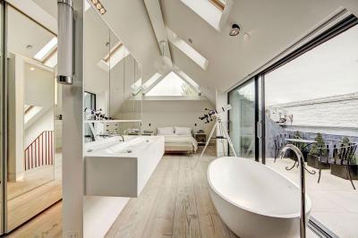 Teraszos fürdőszoba - fürdő / WC ötlet, modern stílusban