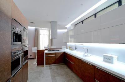 Látványos konyha - konyha / étkező ötlet, modern stílusban